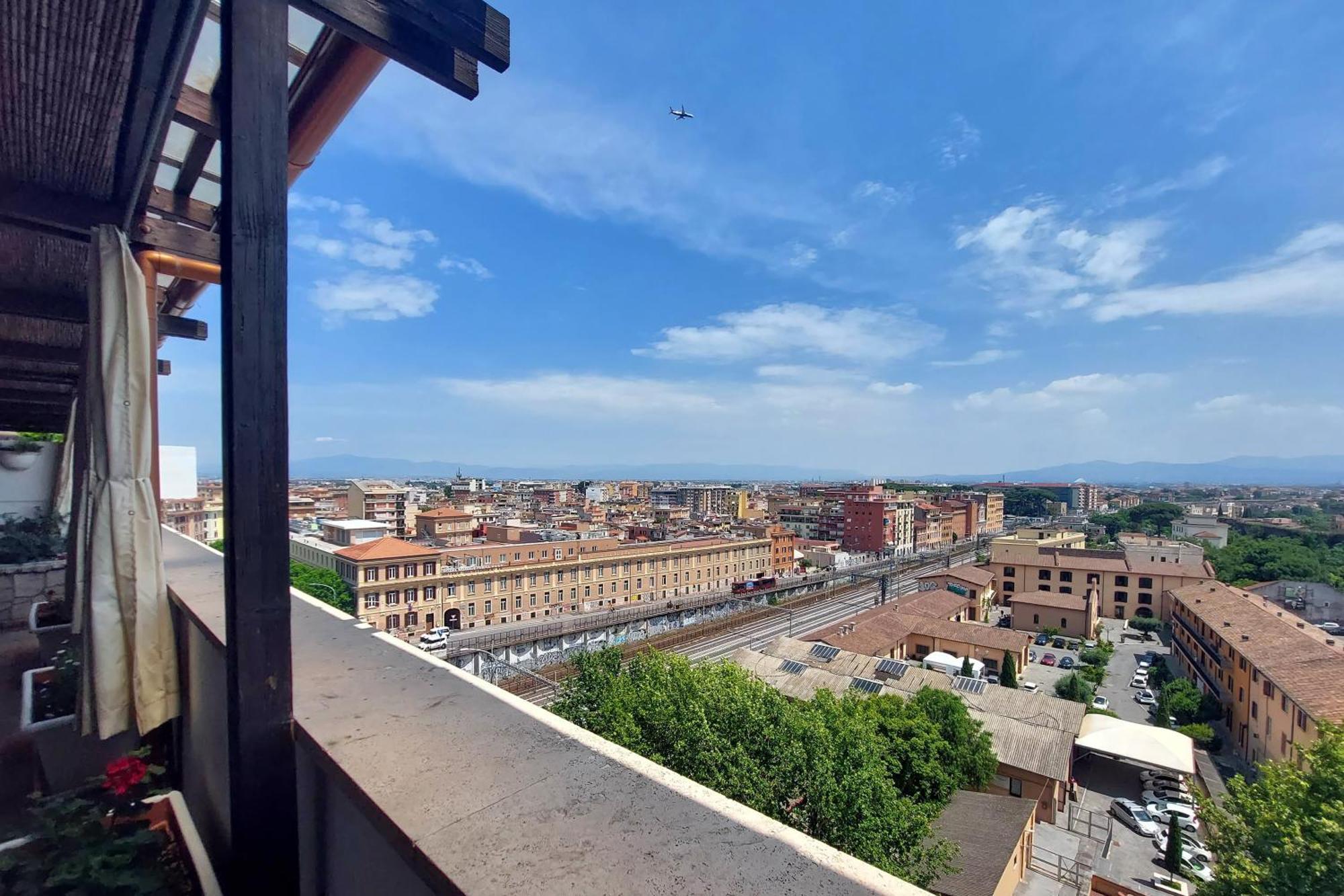 Super Attico Con Terrazza Lodi Apartment Rom